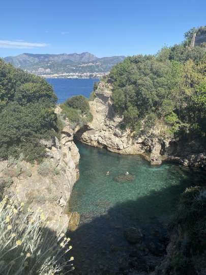 Just landed in the port of Marina Piccola.